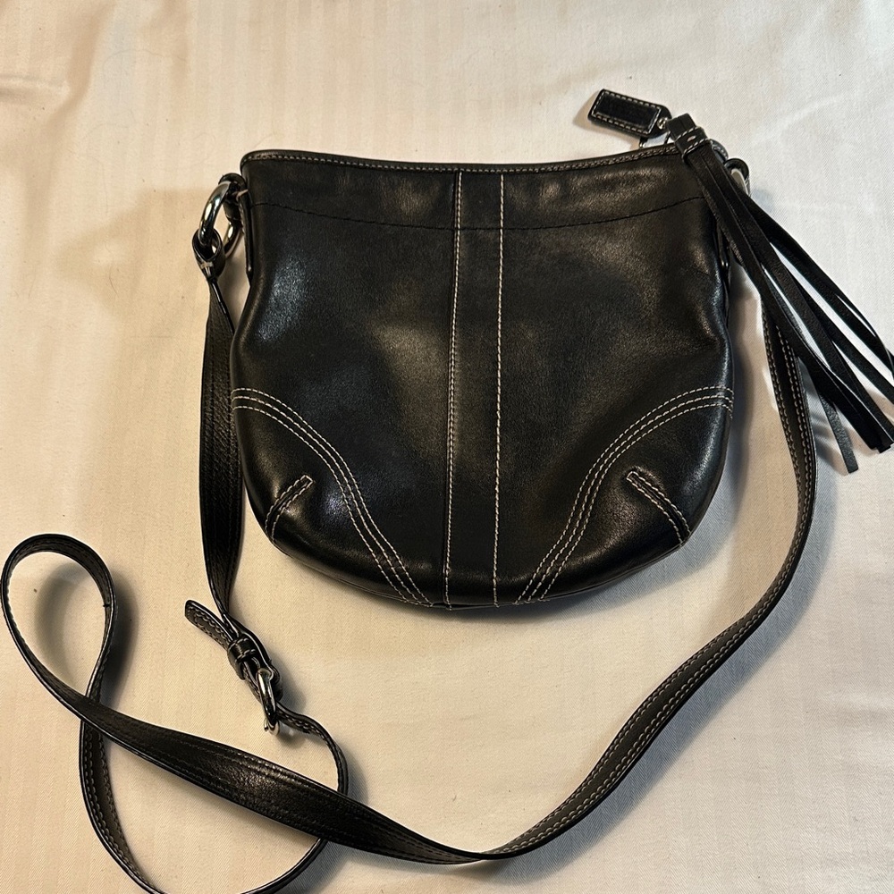 COACH Y2K vintage Soho Black Leather Crossbody Bag with Contrast Stitching